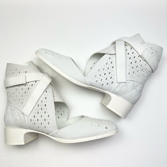 CHANEL Interlocking CC Logo Perforated Ankle Suede Boots EU 40 US 10 White Heels - Picture 8 of 13